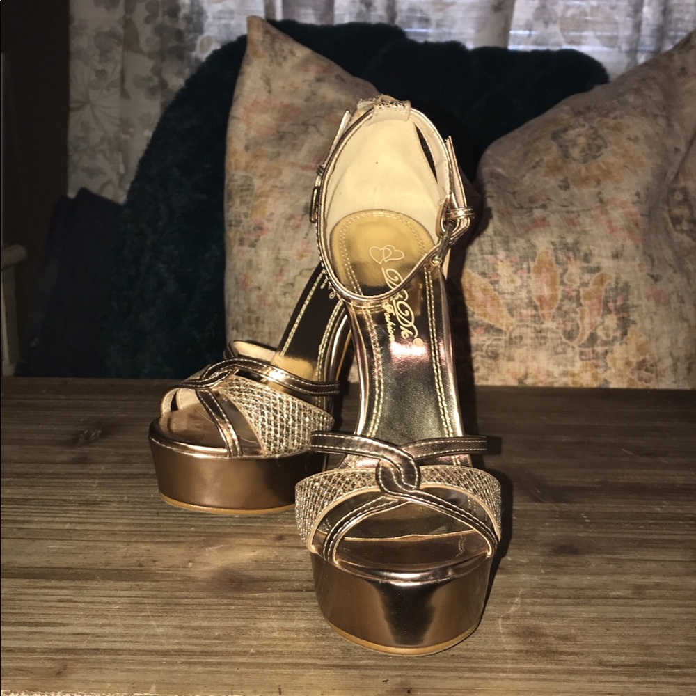 NEVER WORN GORGEOUS Rose Gold Strappy Heel 7.5 - Picture 6 of 8